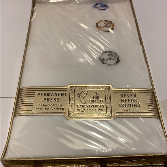 NWOT PERMANENT PRESS Fine Handkerchief Set of 3 - Picture 4 of 8